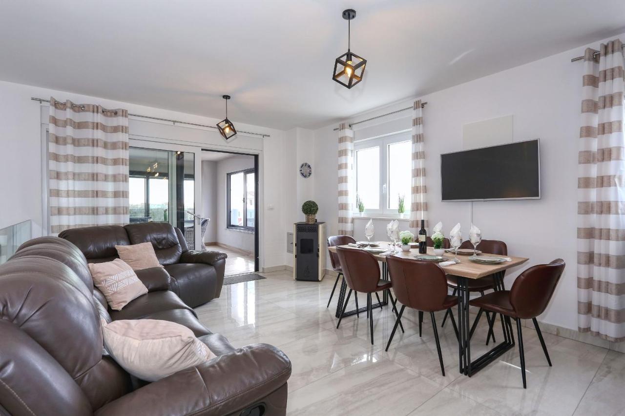 Luxury Apartment Isabell Zaton  Kültér fotó