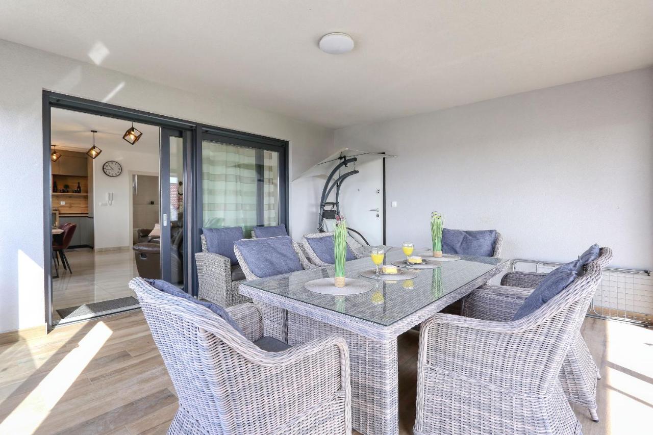 Luxury Apartment Isabell Zaton  Kültér fotó