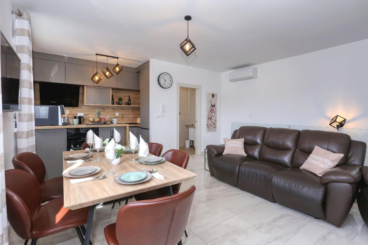 Luxury Apartment Isabell Zaton  Kültér fotó