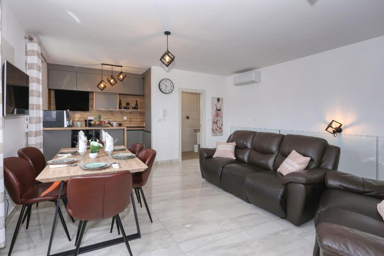 Luxury Apartment Isabell Zaton  Kültér fotó
